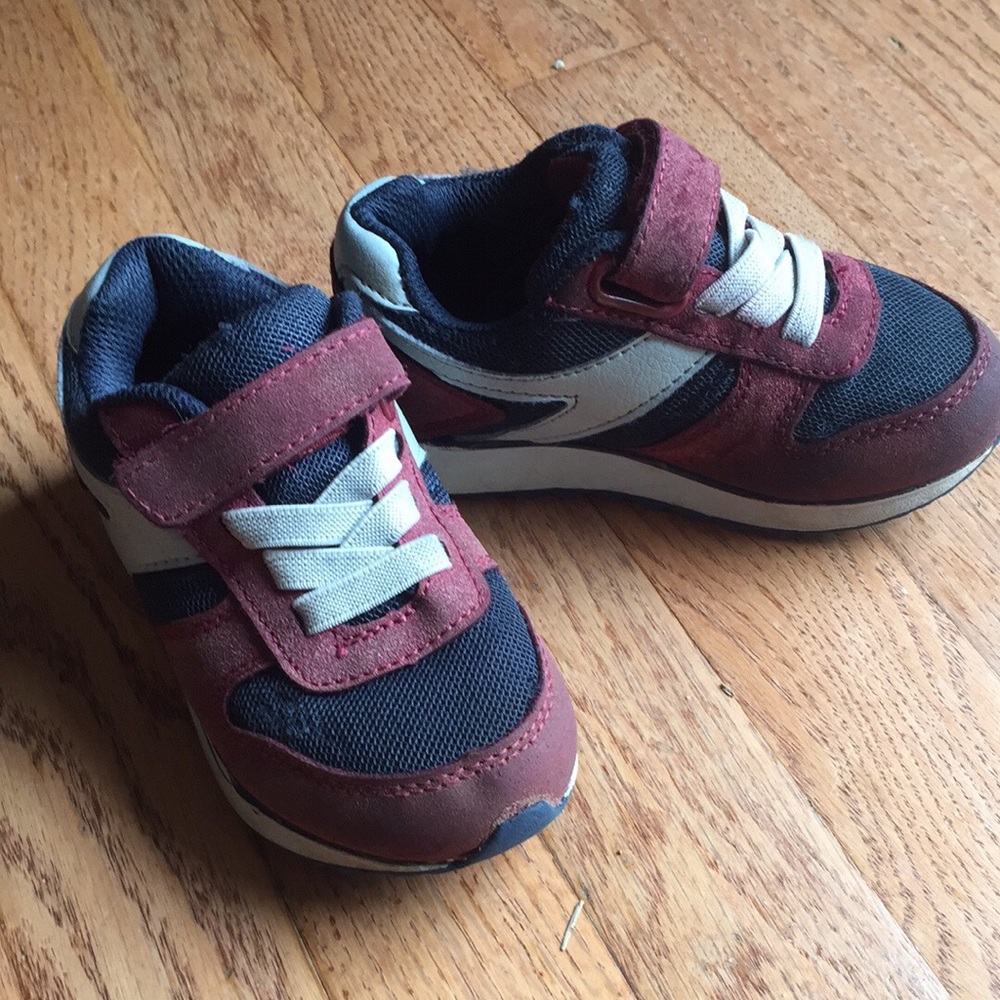 Size 8 toddler boy shoes 👞